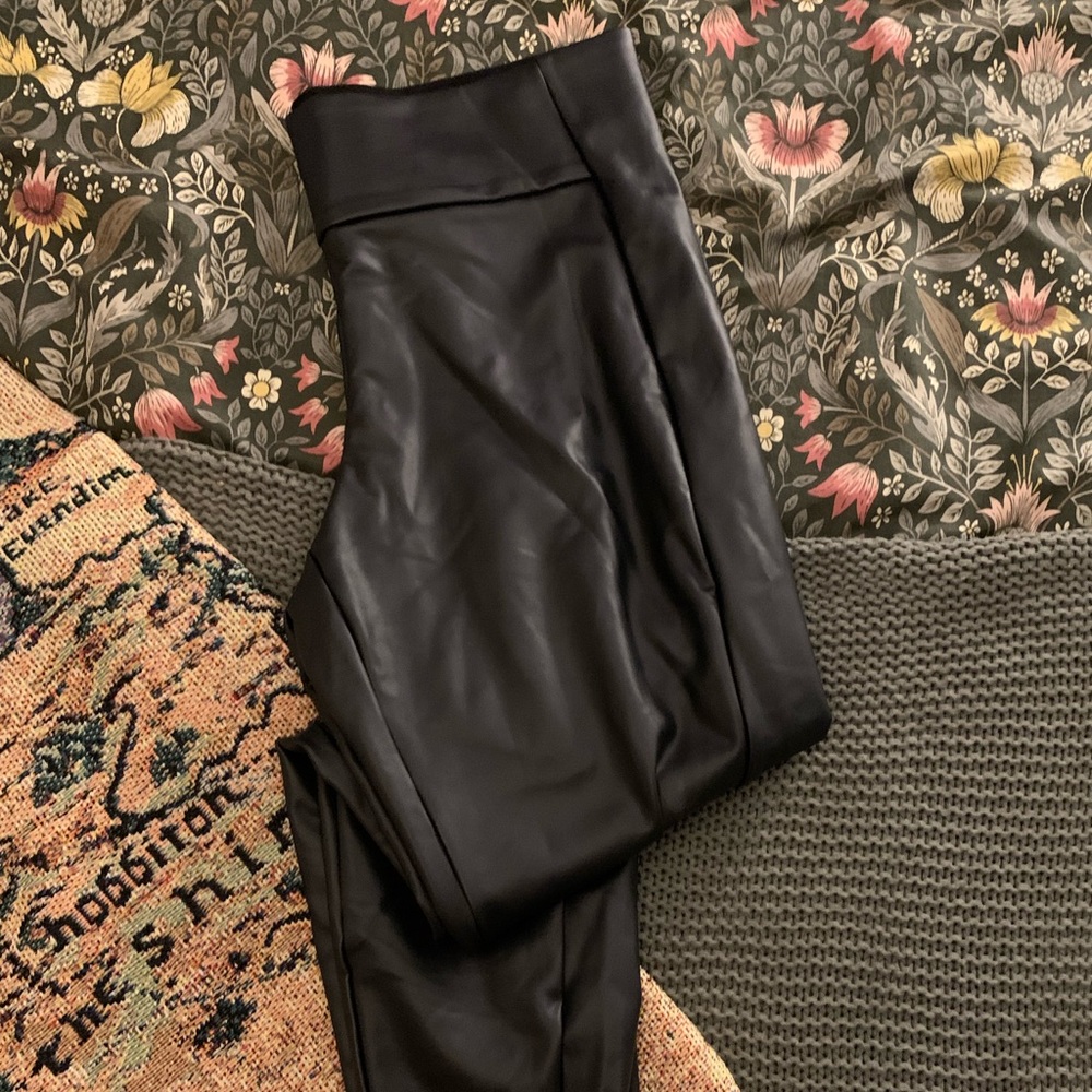 Ricki's Black Ankle Pants